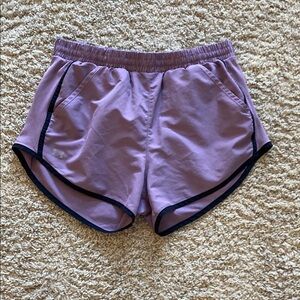 Under Armour Lavender Loose Athletic Shorts. Woman’s Size Small. Heatgear.